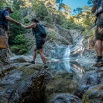 Cascade purcaraccia avec guide obligatoire, sécurisation sur sentier à Bavella