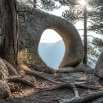 Trou de la bombe corse randonnée, arche naturelle dans Bavella