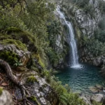 Cascade Ajaccio près de Cauro, eaux claires et maquis