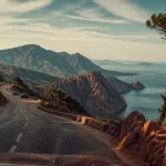 Endroit a visiter en corse : Calanques de Piana, route et falaises