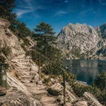 Randonnée lac melo corse : sentier raide vers le lac de Melo