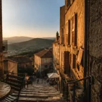 village a visiter corse du sud : ruelles de Sartène au coucher du soleil