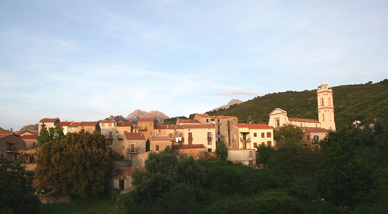Les maisons de Piana et l’église de l’Assomption