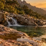 a figarella au bord : granit rose et vasque vers Calvi