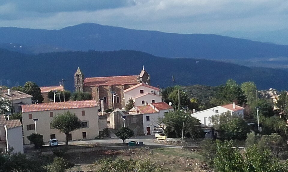 Le village de Sari et son église, sur les hauteurs de Sari-Solenzara