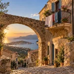 Visiter Corbara Corse : ruelles pavées et couvent avec vue mer Balagne